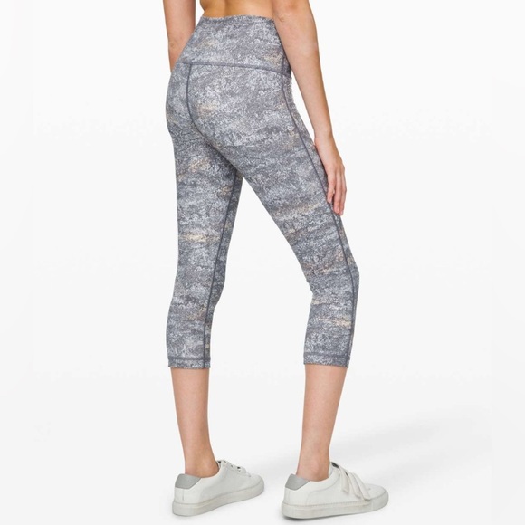 Lululemon Wunder Under Crop High Rise *Full On Luxtreme 21” - Picture 1 of 10